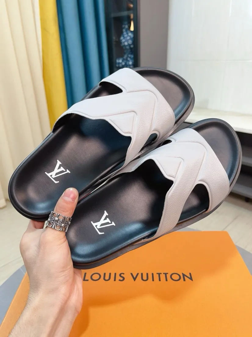 Men's shoes💰300🌹🌹【LV】Multi-color new men's slippers, original top quality version, original special cowhide cross pattern➕sheepskin inside and side, non-slip combined sole, more stable walking, more comfortable and lightweight, high-end and generous, size: 38~44